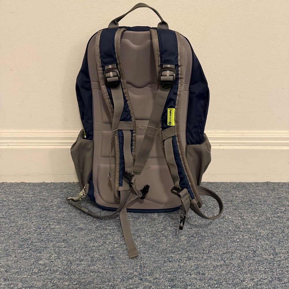 Pacsafe Venturesafe 15L GII Backpack - read - Picture 3 of 6